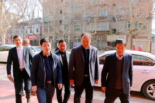 临渭区李少博副区长到市二院调研指导健康扶贫工作